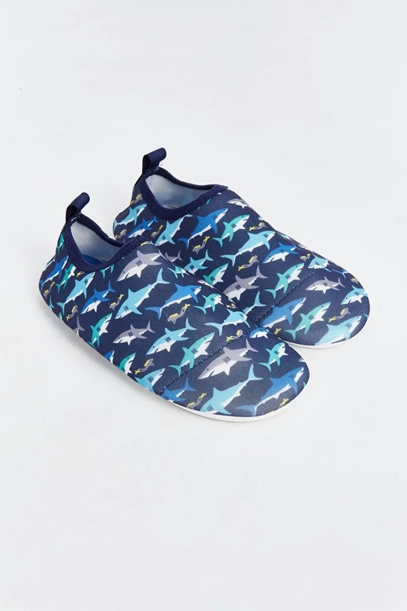 رونق حذاء مائي للأطفال بطبعة أسماك القرش المرحة مقاس 35، 34 مثالي للشاطئ والسباحة والأنشطة المائية، تصميم مريح وخفيف الوزن وسريع الجفاف._ حذاء مائي ـ جزمه مائيه - حذاء رياضي مائي_ أدوات سباحه ـ اكسسوارات سباحه ـ العاب مائيه ـ مستلزمات سباحه - Image 2